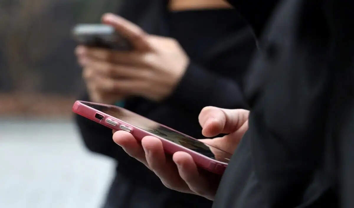 जापान में नाबालिगों की सोशल मीडिया सुरक्षा के लिए नए उपायों का प्रस्ताव
