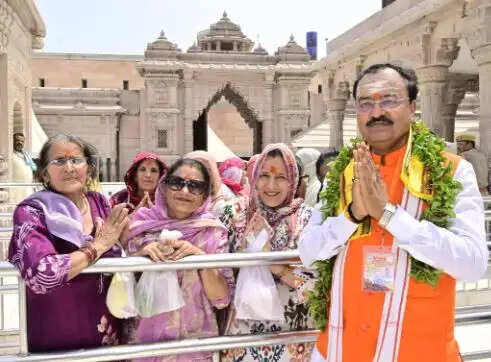 डिप्टी सीएम केशव मौर्य ने वाराणसी में बाबा विश्वनाथ के दर्शन किए