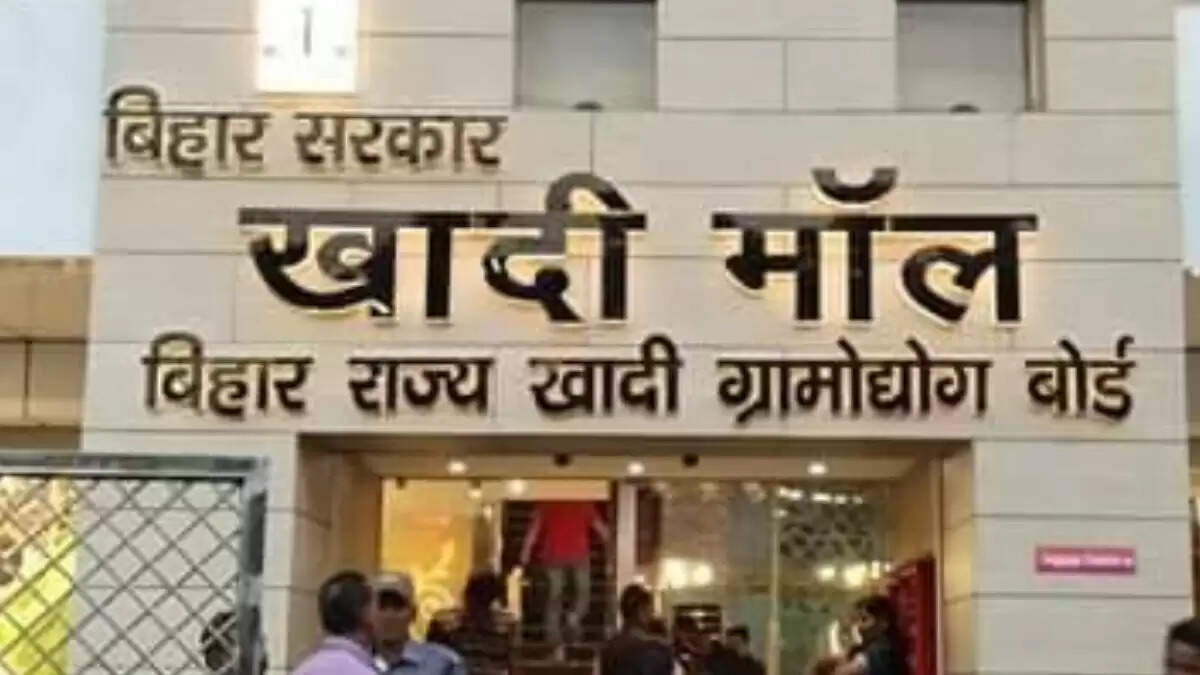 मधुबनी साड़ियों की बिक्री में उछाल, खादी मॉल में 50% छूट का लाभ उठाएं