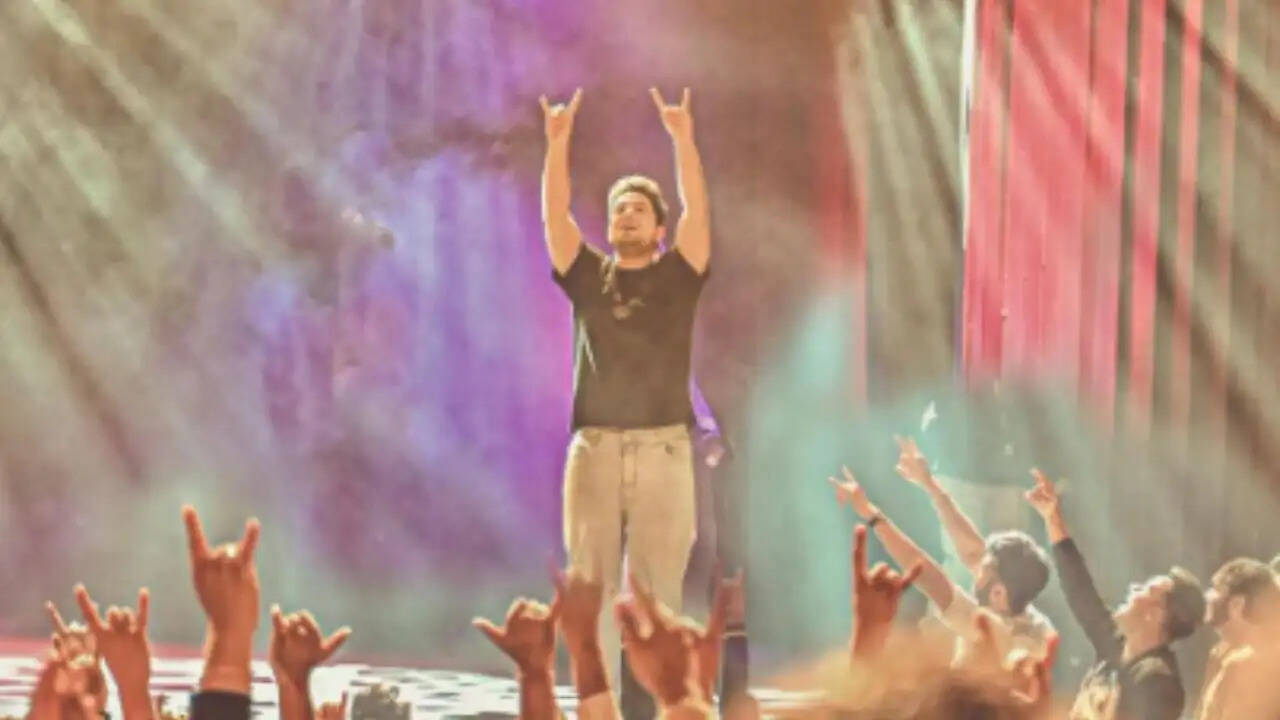 समय रैना: कॉमेडी के बादशाह की संपत्ति और सफलता की कहानी