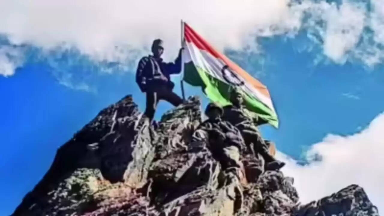 पाकिस्तान ने करगिल युद्ध के नायक को दी श्रद्धांजलि, लेकिन इतिहास की यादें ताजा