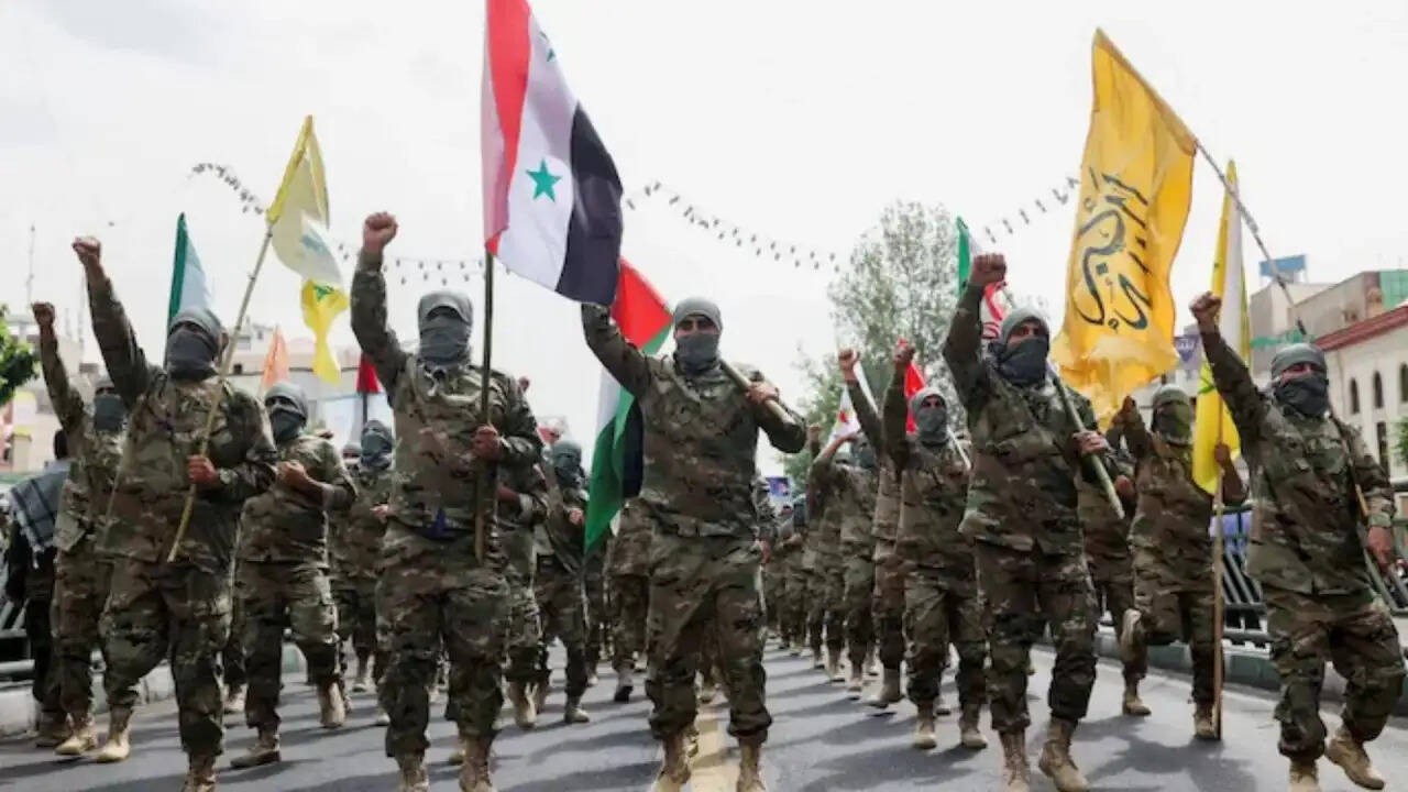 ईरान में IRGC की बढ़ती शक्ति: राष्ट्रपति पेजेश्कियन की स्थिति कमजोर