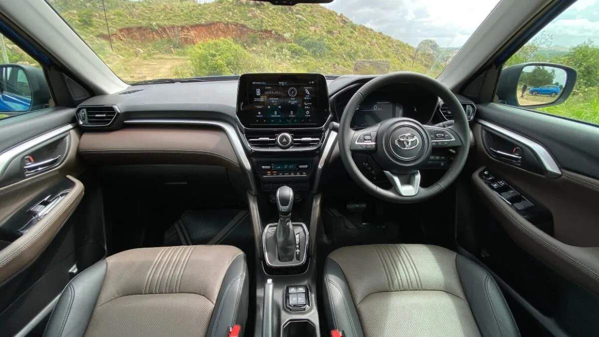 Toyota Urban Cruiser Hyryder का फ्यूल लेवल इंडिकेटर खामी के चलते रिकॉल