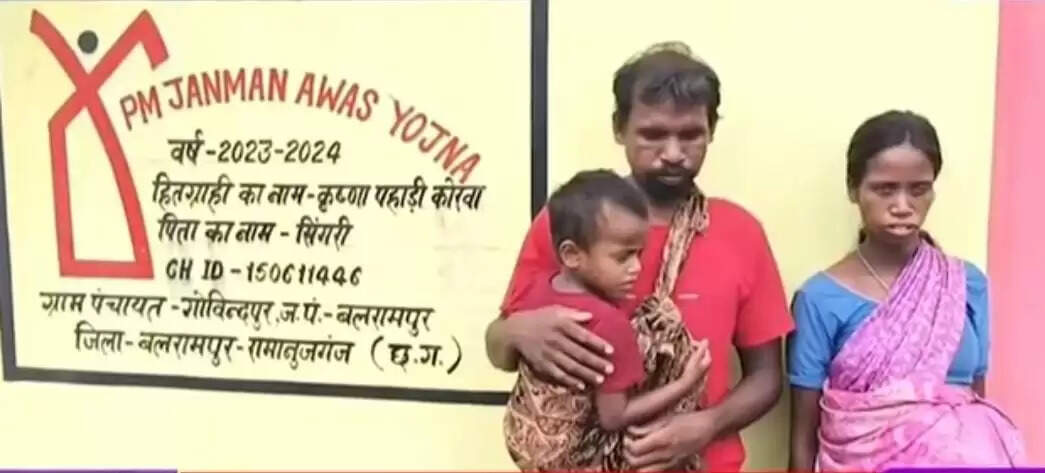 बलरामपुर : पीएम जनमन आवास से दृष्टिहीन पहाड़ी कोरवा परिवार का बदला जीवन