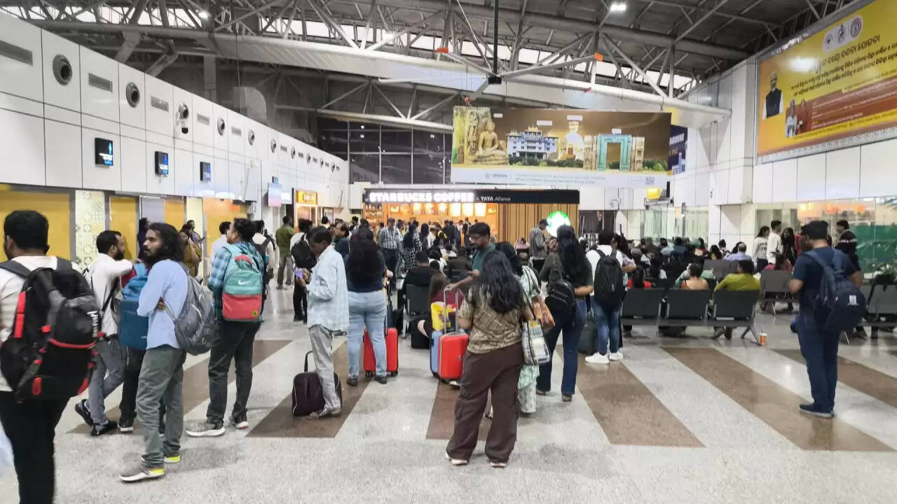 दिल्ली और मुंबई हवाई अड्डों पर तकनीकी समस्या से उड़ानें प्रभावित