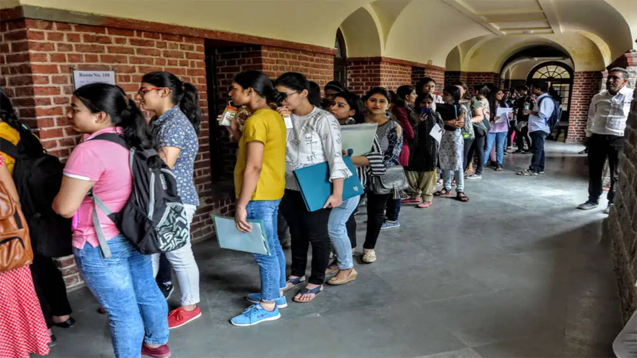 दिल्ली विश्वविद्यालय में सीटों की कमी: सीयूईटी का प्रभाव