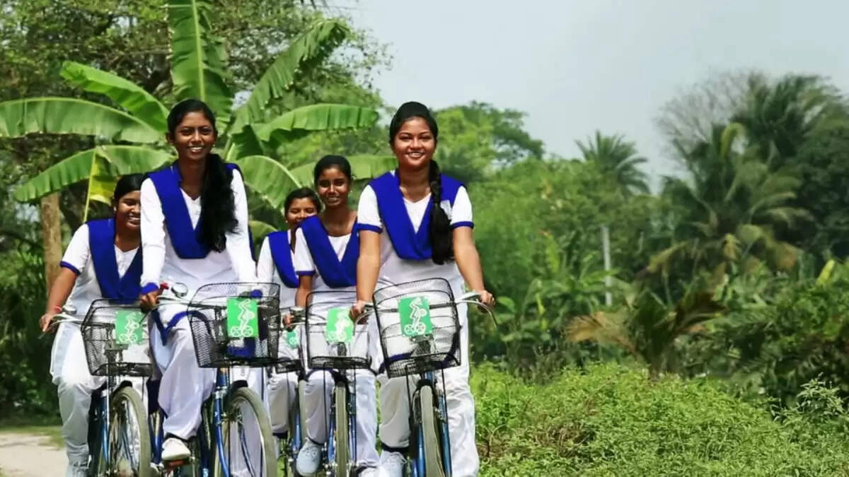 पश्चिम बंगाल की सबूज साथी योजना: छात्रों के लिए मुफ्त साइकिल का लाभ
