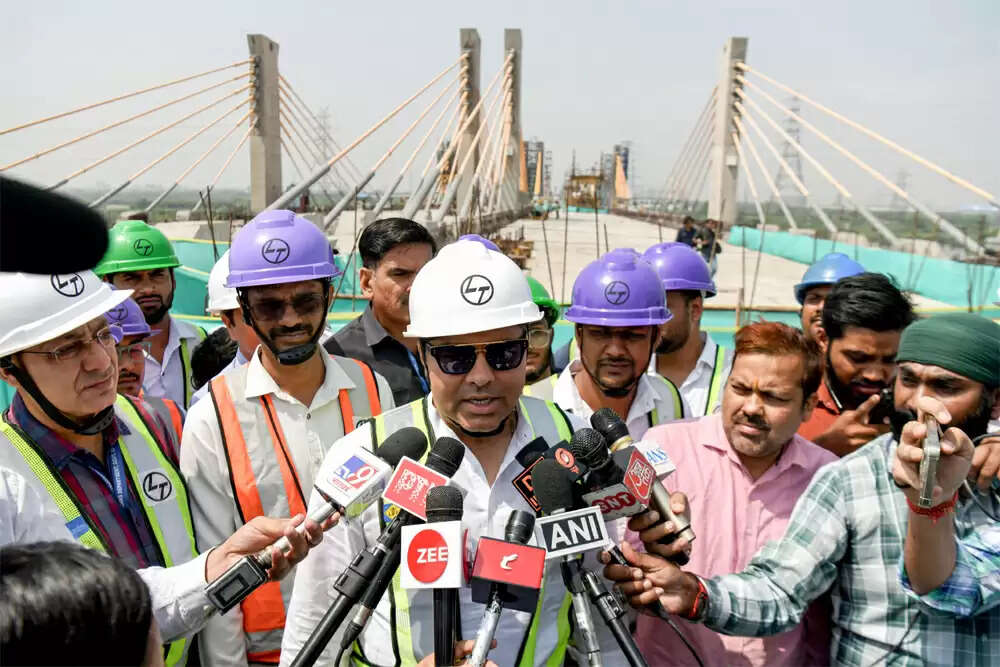 दिल्ली सरकार ने गड्ढे भरने का अनोखा रिकॉर्ड बनाया