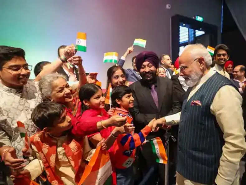 पीएम मोदी का नीदरलैंड दौरा: भारतीय समुदाय को संबोधित करते हुए वैश्विक चुनौतियों पर चर्चा