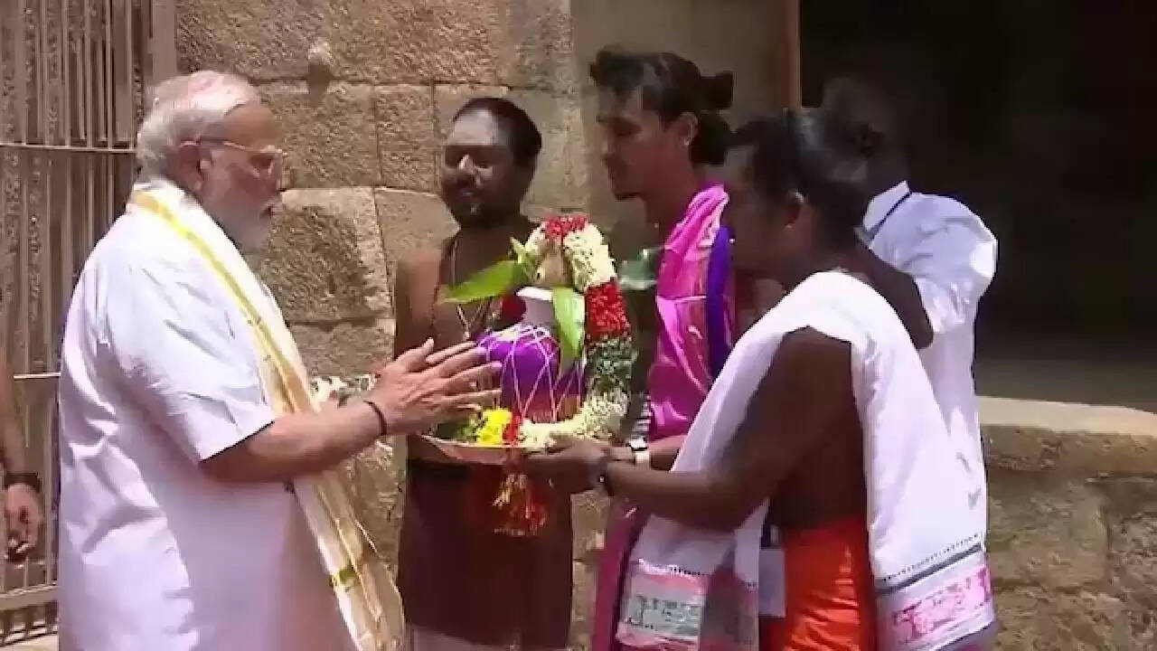 प्रधानमंत्री मोदी ने चोल साम्राज्य की विरासत को सम्मानित किया