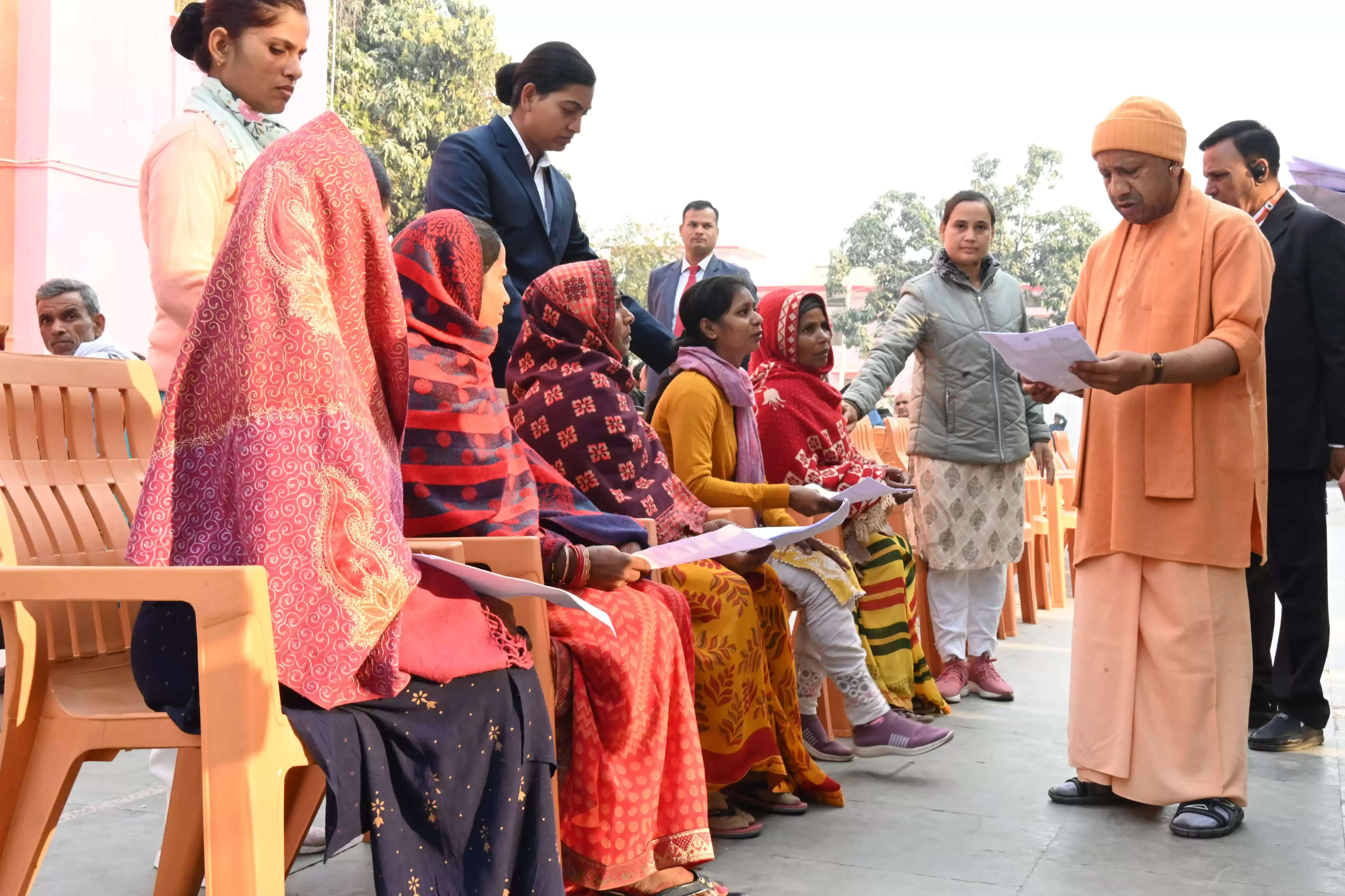 शीघ्रता से करें जन समस्याओं का समाधान, बदमाशों को सिखाएं कानूनी सबक : मुख्यमंत्री