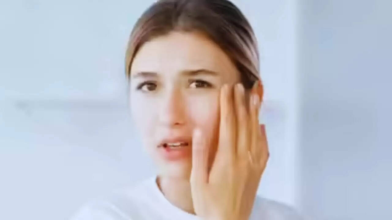 फैटी लिवर के संकेत: क्या आपके चेहरे पर दिख रहे हैं ये लक्षण?