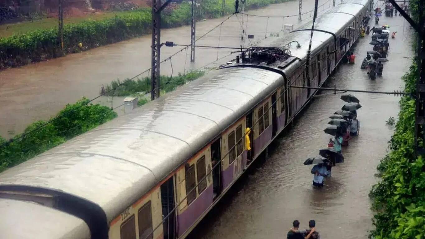 जम्मू-कश्मीर में बारिश और बाढ़ से उत्पन्न संकट: प्रशासन की तैयारियाँ