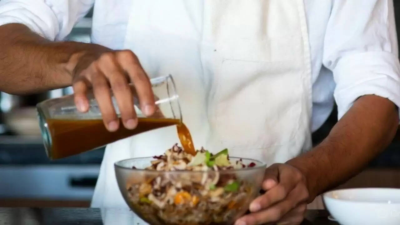 पश्चिम बंगाल में एसिड के सेवन से परिवार हुआ बीमार