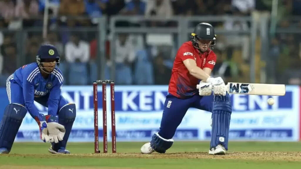 इंग्लैंड सीरीज से पहले टीम को बड़ा झटका, दिग्गज ओपनर हुईं बाहर