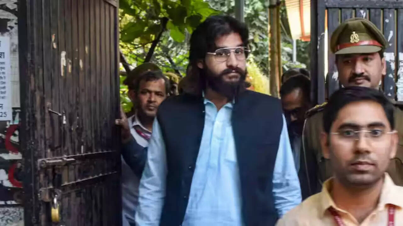 अब्बास अंसारी को मिली दो साल की सजा: क्या होगी उनकी विधायक सदस्यता?