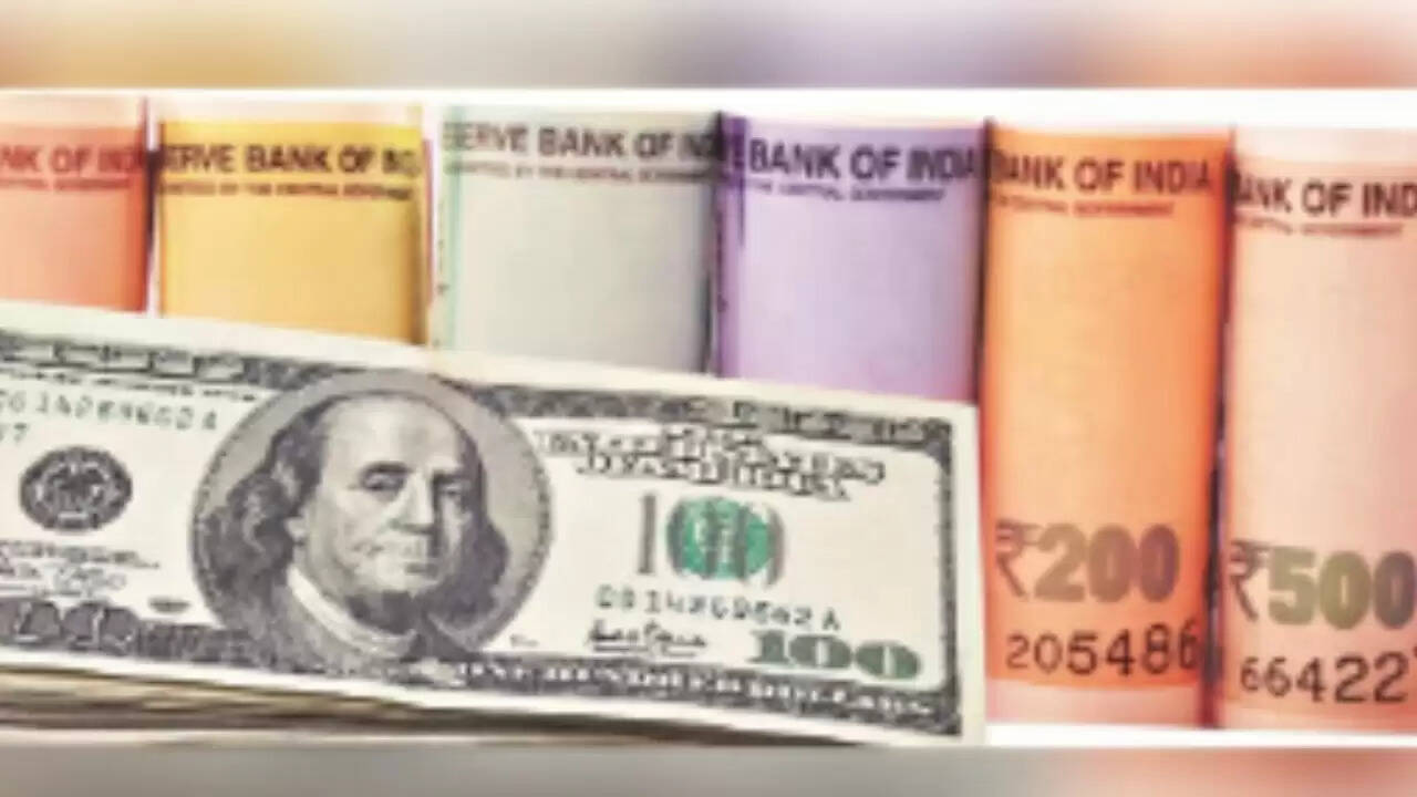 रुपये की गिरावट: 90 के स्तर पर पहुंचा, जानें इसके कारण और प्रभाव