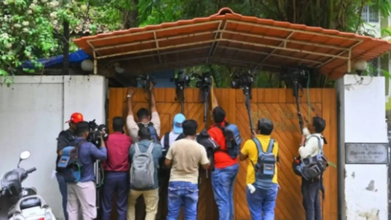 डिनो मोरिया के आवास पर ईडी की छापेमारी, मीठी नदी के गाद निकालने में धोखाधड़ी का मामला