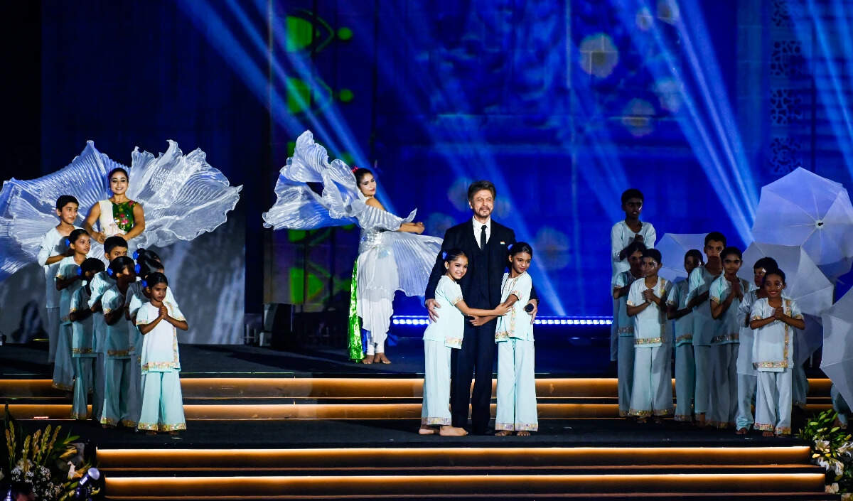 शाहरुख खान ने ग्लोबल पीस ऑनर्स 2025 में शहीदों को दी श्रद्धांजलि