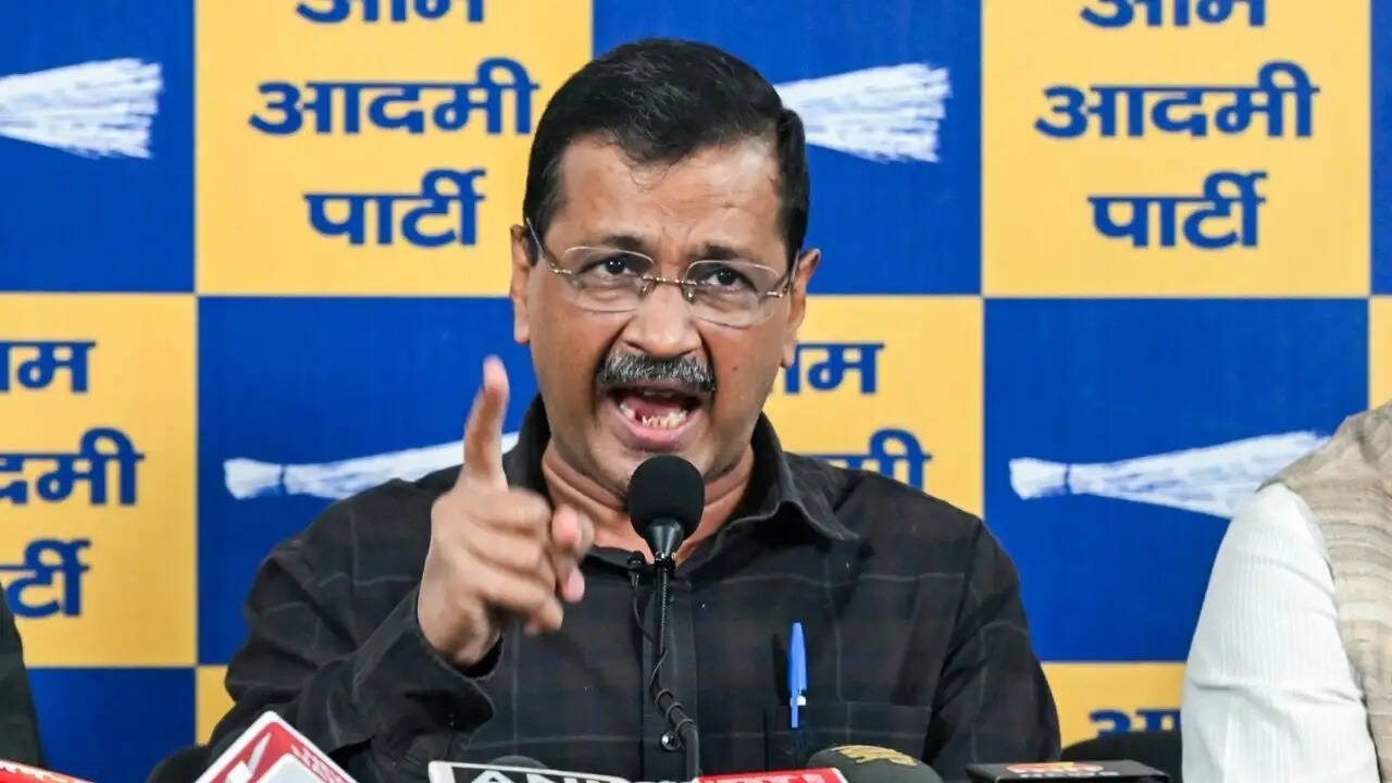 दिल्ली में अरविंद केजरीवाल का जंतर-मंतर पर शक्ति प्रदर्शन