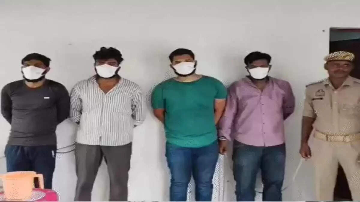 इटावा में चार इंटरनेशनल साइबर ठगों की गिरफ्तारी, करोड़ों की ठगी का खुलासा