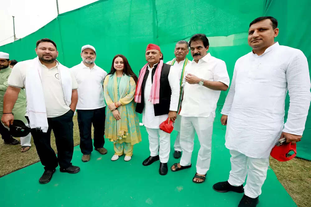 बिहार में वोटर अधिकार यात्रा में अखिलेश यादव का समर्थन