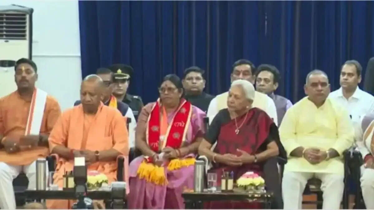 योगी आदित्यनाथ कैबिनेट में नए चेहरे: महत्वपूर्ण फेरबदल और जिम्मेदारियाँ