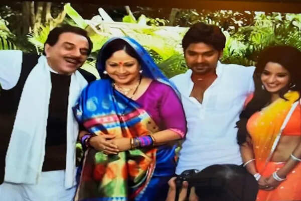 मोनालिसा ने धर्मेंद्र को याद करते हुए भावुक संदेश साझा किया