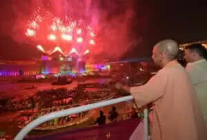 काशी में भव्य देव दीपावली उत्सव का आयोजन