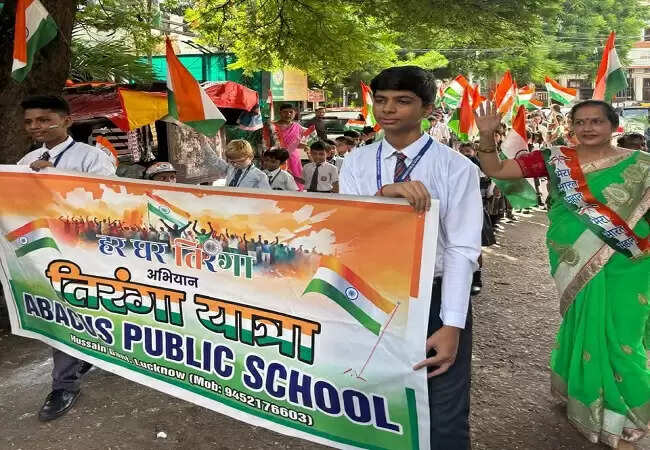 लखनऊ में तिरंगा यात्रा का आयोजन: स्वतंत्रता दिवस पर बच्चों का जोश