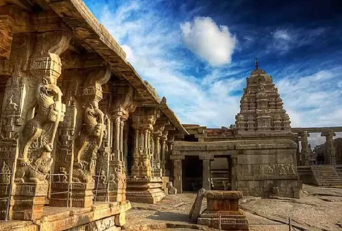 लेपाक्षी मंदिर: हवा में लटके खंभे का रहस्य