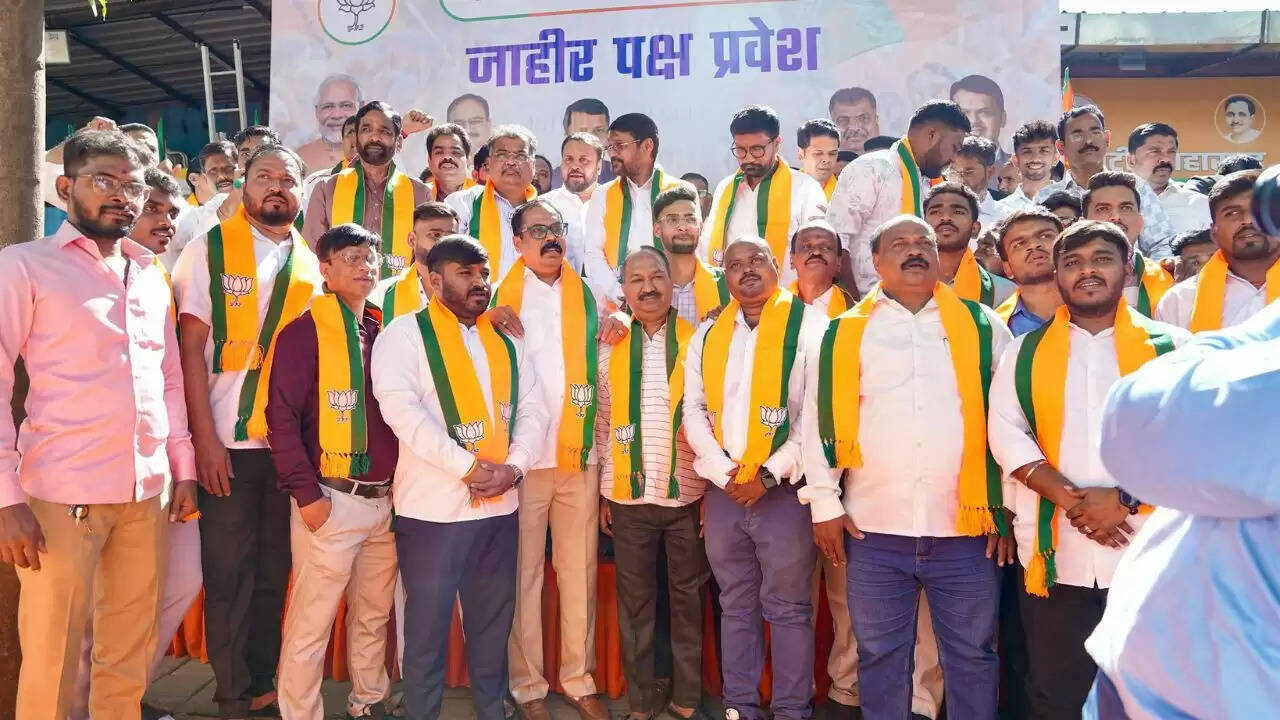 महाराष्ट्र में स्थानीय चुनावों से पहले बीजेपी को मिला बड़ा झटका