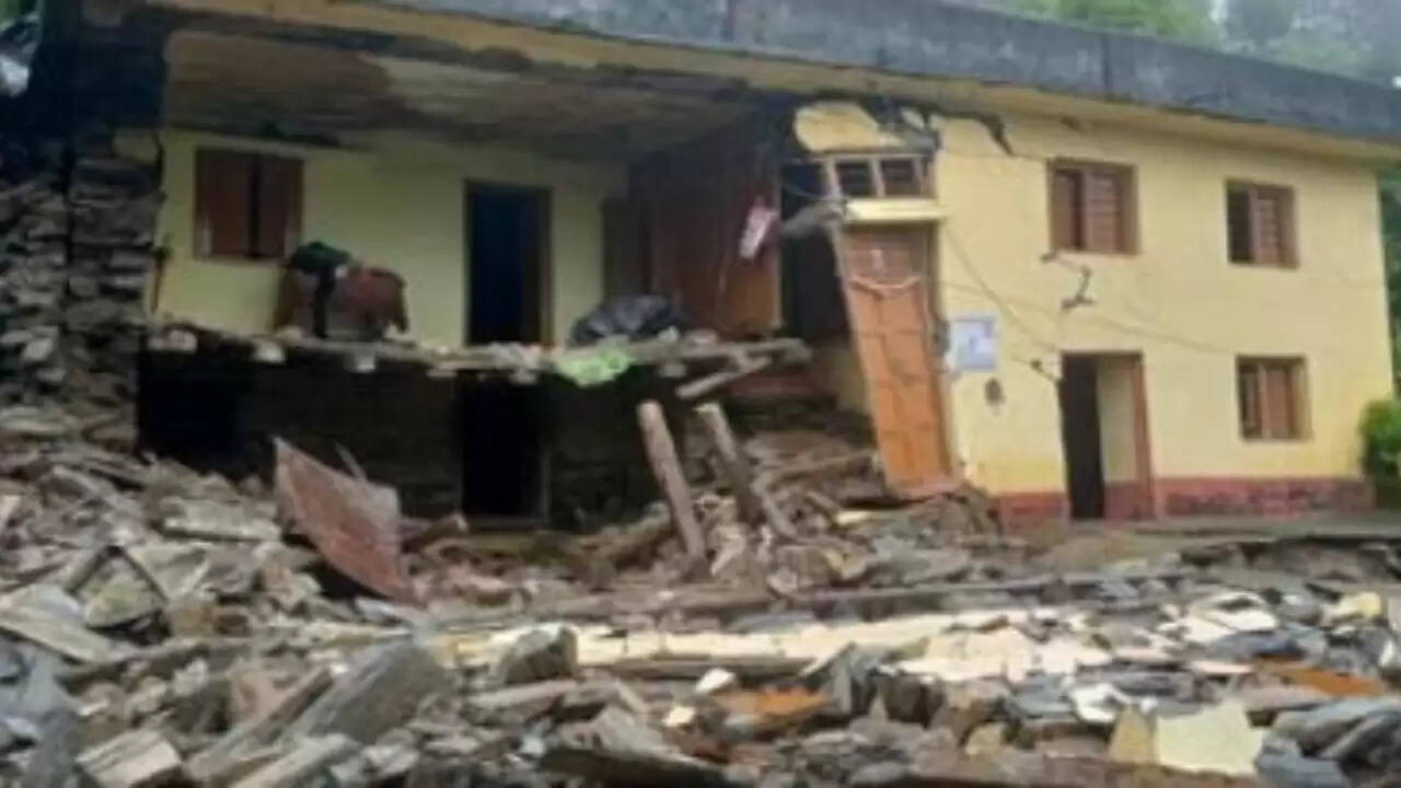 उत्तराखंड में बादल फटने से तबाही, 5 की मौत और कई लापता