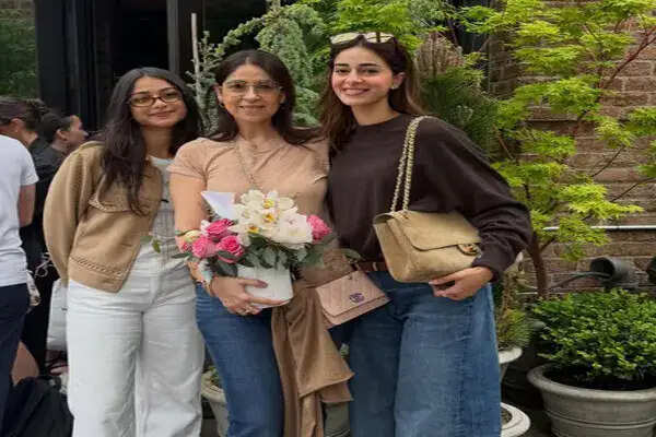 अनन्या पांडे की मां के साथ खास बंधन, नई फिल्म की तैयारी