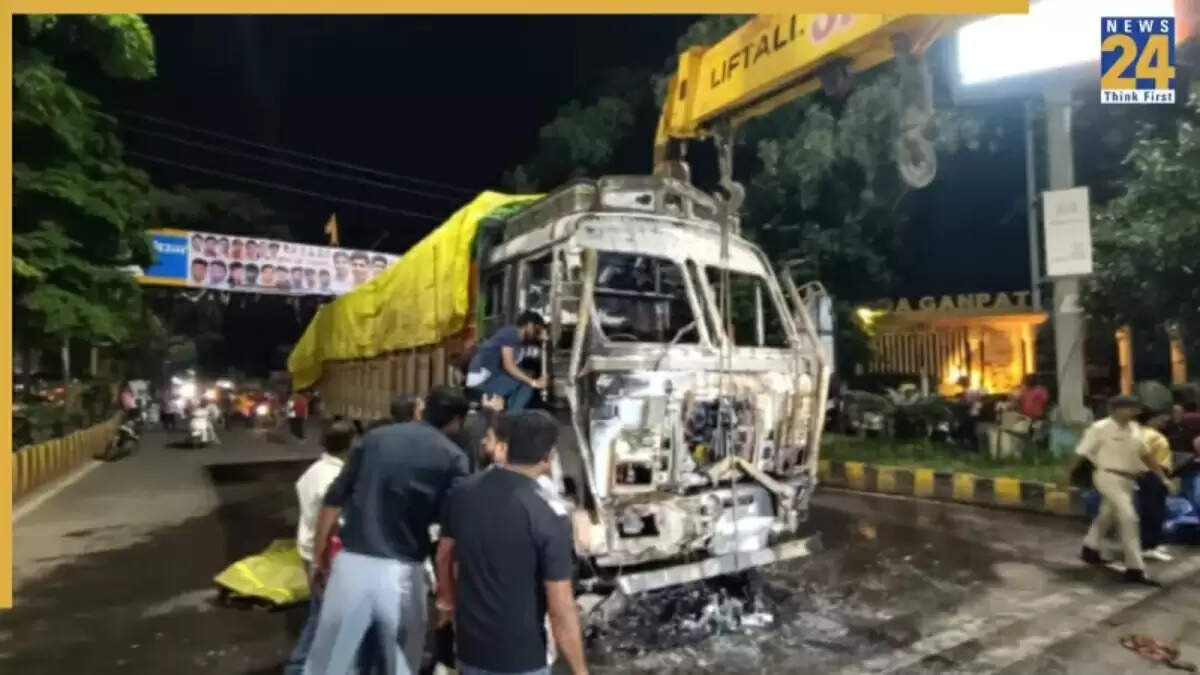 इंदौर सड़क हादसे के बाद सीएम का सख्त एक्शन, कई पुलिसकर्मी निलंबित