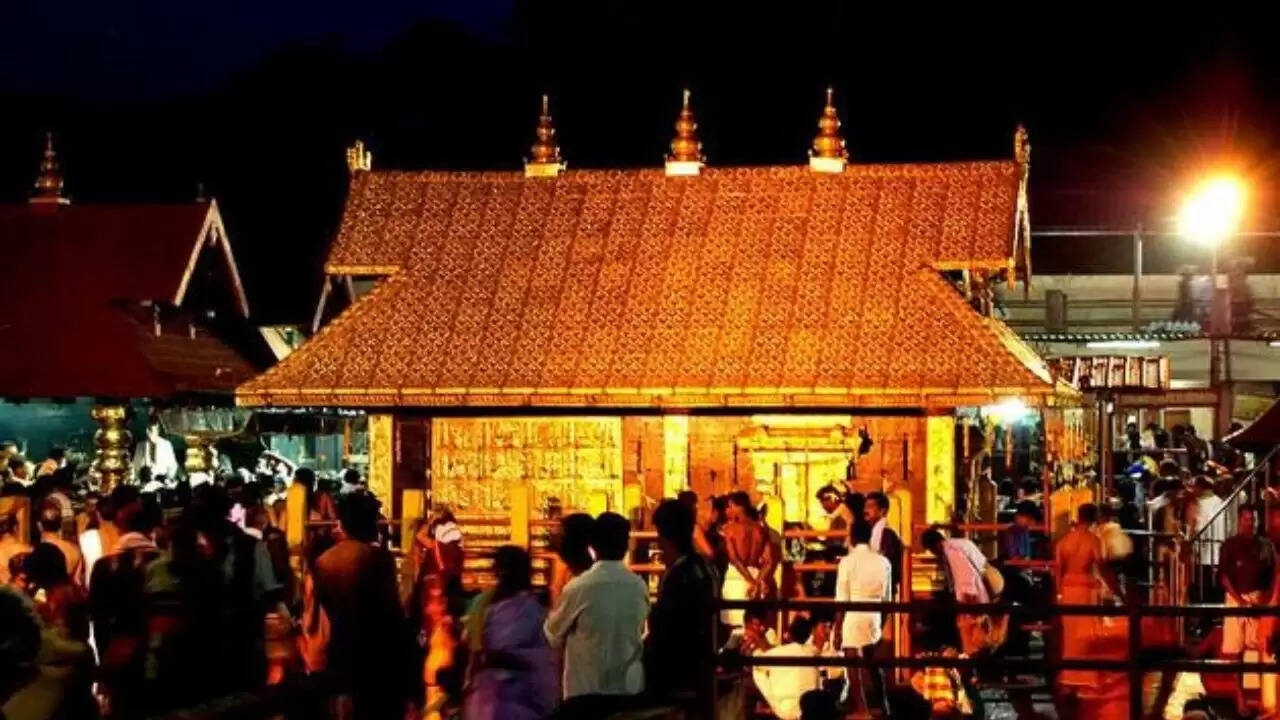 केरल हाई कोर्ट ने सबरीमाला मंदिर के सोने के प्लेट्स की जांच का आदेश दिया