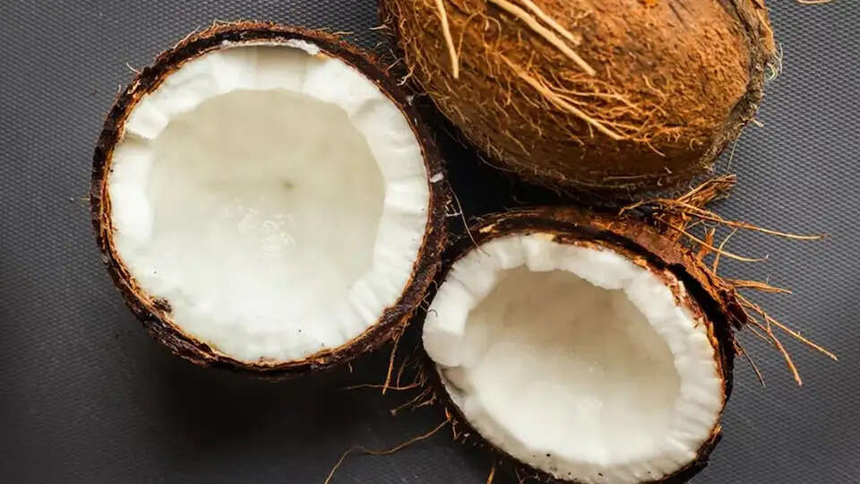 नारियल के स्वास्थ्य लाभ: जानें कैसे यह आपके लिए फायदेमंद है