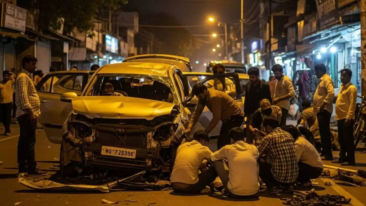 दिल्ली में तेज रफ्तार कार से हुआ भयानक सड़क हादसा