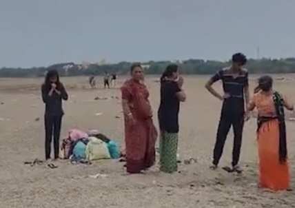 गुजरात : नर्मदा नदी के तेज बहाव में डूबे आठ पर्यटक, एक को बचाया