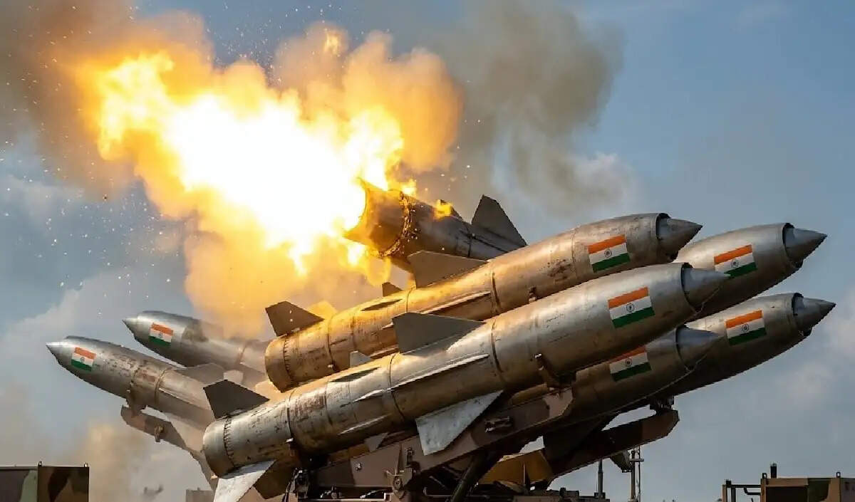 भारत की ब्रह्मोस मिसाइलों की डिलीवरी शुरू, दुश्मनों के लिए खतरे की घंटी