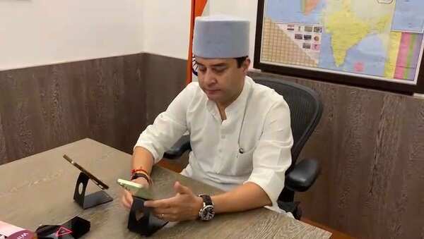 केदारनाथ में फंसे शिवपुरी के श्रद्धालुओं से केंद्रीय मंत्री सिंधिया ने की बात, कहा- आप चिंता ना करें, में आपकी हर तरह की मदद करूंगा