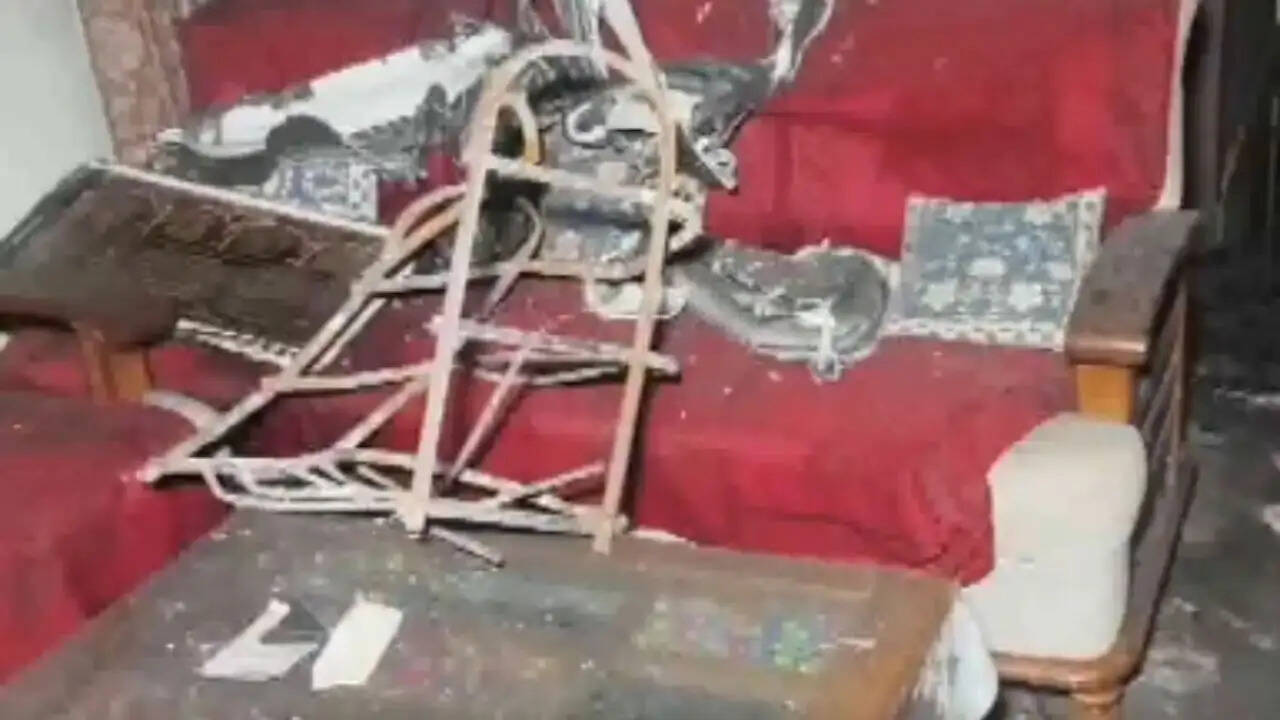 दिल्ली के तुगलकाबाद में आग से तीन लोगों की मौत, कई घायल