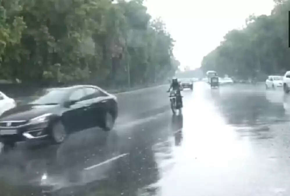 गाजियाबाद में बारिश से मिली गर्मी से राहत, आगे भी जारी रह सकती है बारिश