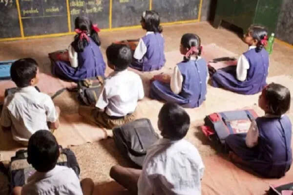 योगी आदित्यनाथ का बड़ा ऐलान: सभी स्कूलों में ‘वंदे मातरम्’ का गायन अनिवार्य