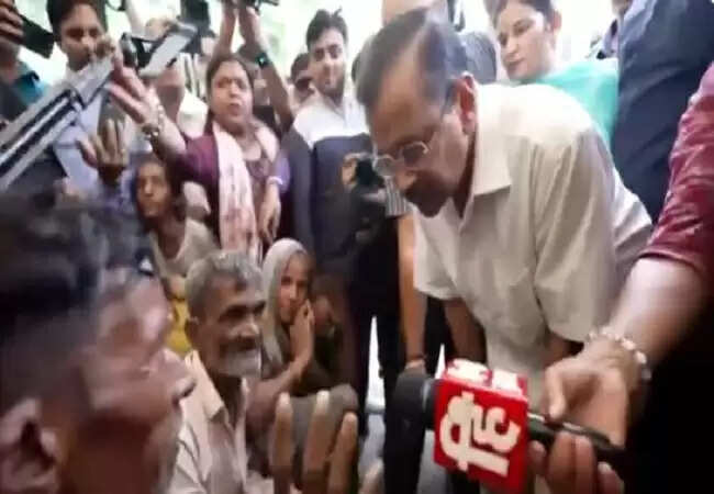 दिल्ली में बाढ़ पीड़ितों की मदद के लिए केजरीवाल ने की अपील