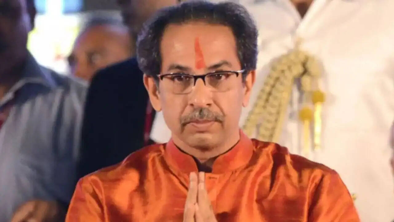 उद्धव ठाकरे का बड़ा बयान: शिवसेना की कमान सौंपने को तैयार
