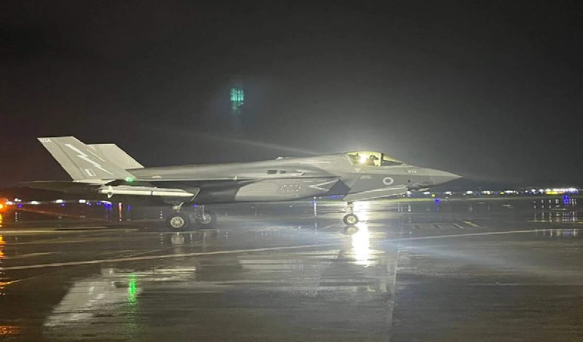 भारत में उतरा ब्रिटेन का F-35B फाइटर जेट, तकनीकी खराबी के चलते हुआ इमरजेंसी लैंडिंग