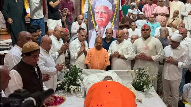 योगी आदित्यनाथ ने संत शिरोमणि साईं चांडूराम जी को दी श्रद्धांजलि