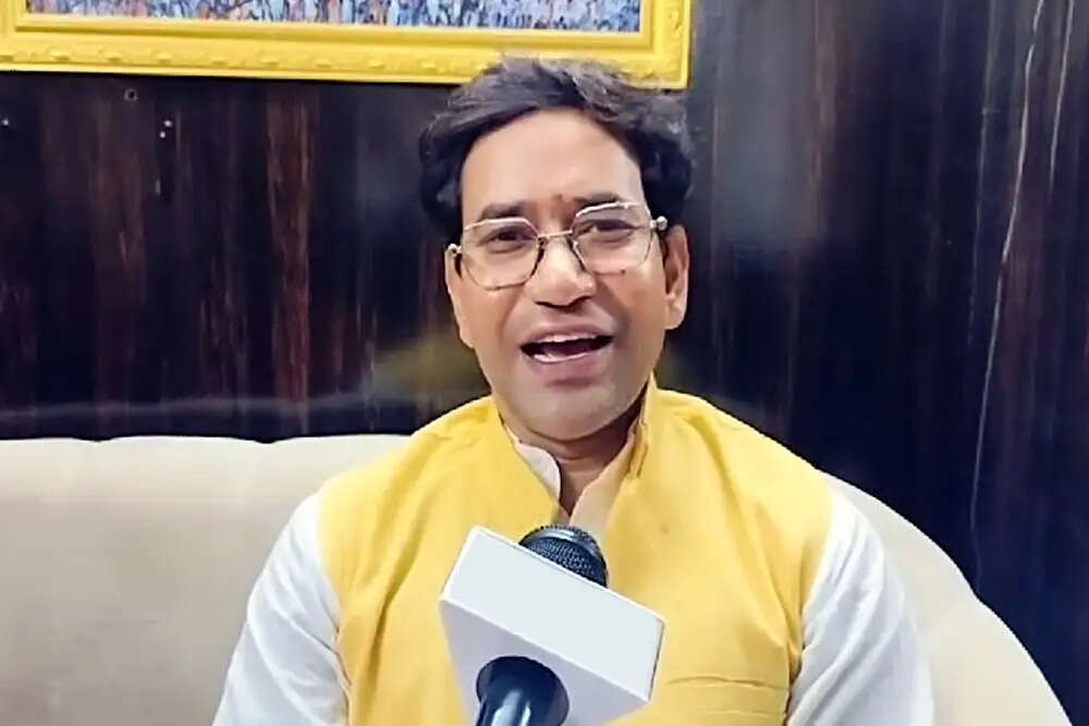 दिनेश लाल यादव ने ममता बनर्जी पर साधा निशाना, पीएम मोदी की तारीफ की