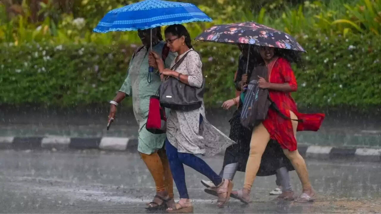 दिल्ली-एनसीआर में मौसम का मिजाज बदला: बारिश से मिलेगी राहत